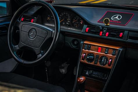 Detail spínací skříňky Mercedesu W124