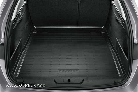 Infografika s objemy zavazadlového prostoru Peugeot 308 SW (608 l základ, až 1634 l po sklopení zadní lavice).