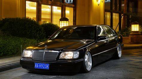 Obrázek: Mercedes-Benz W140 - pohled zepředu a boků“Mamut”