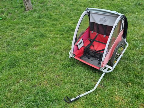 Ukázka různých typů cyklovozíků, včetně modelů pro jedno i dvě děti.