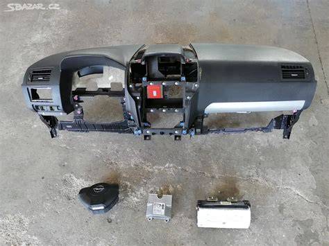 Palubní deska a její součástky Opel Zafira B