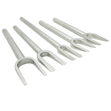 Ilustrace různých typů odnímatelných kulových čepů tažných zařízení