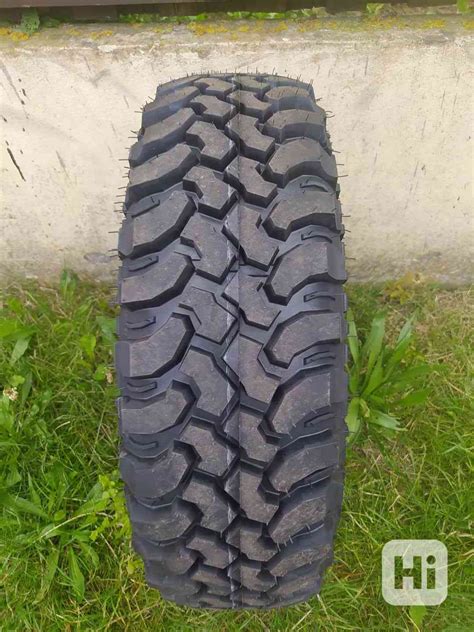 offroad pneumatiky v terénu SUV bláto