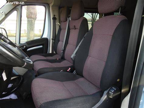 Infografika: Přehled sedadel pro Fiat Ducato s uvedením verzí a homologací