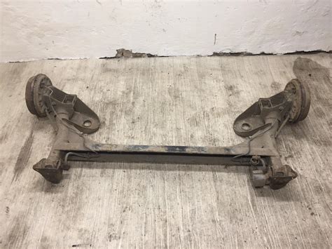 Detail přední a zadní nápravy Škody Felicia