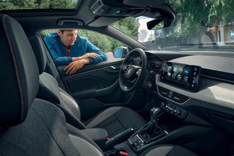 Interiér vozu Škoda Felicia s moderní palubní deskou