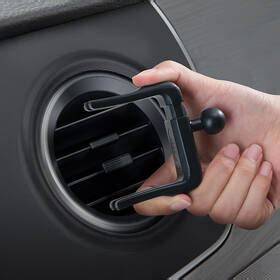 Obrázek: ilustrace použití autoparfému na ventilační mřížce
