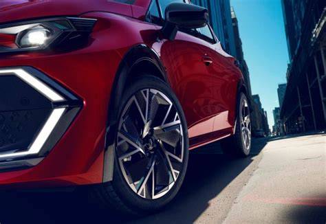 Infografika: srovnání délek hatchbacků ve třídě Malé auto