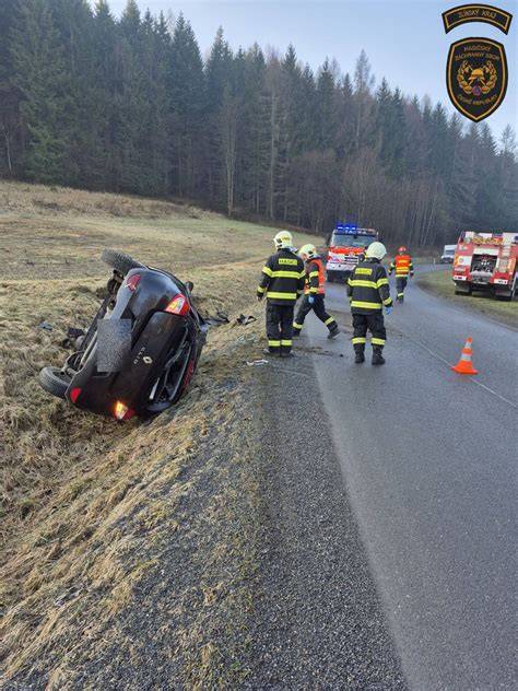 Autotransportér Eduard na silnici s nakládaným vozidlem