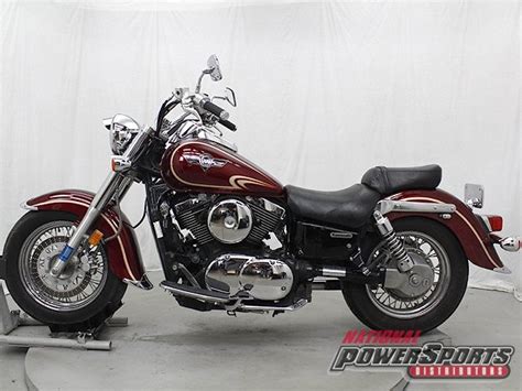 Ilustrace Kawasaki VN1500 s laděnými výfuky