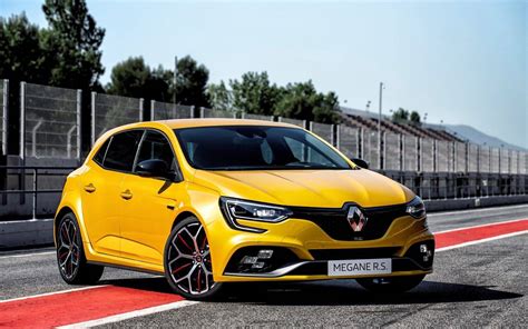Infografika: Srovnání verzí Mégane RS Trophy, Cup a základní RS