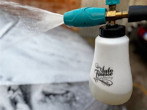Foam Lance - profesionální nástavec pro tlakové myčky pro kvalitní napěnění.