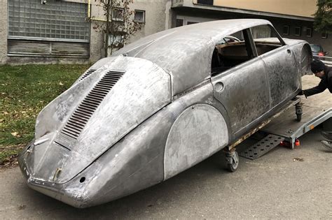 Tatra 77a - silueta a aerodynamické tvary
