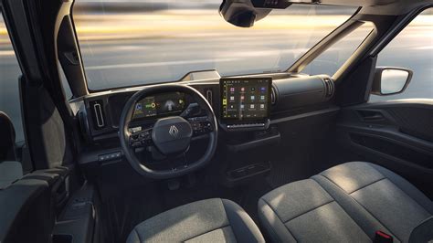 interiér nového Renault Espace s velkým dotykovým displejem a digitálním přístrojovým štítem