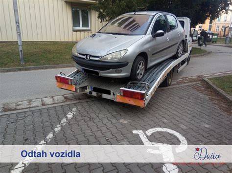 Infografika: Jak probíhá odtah vozidla a kdo je odpovědný za náklady