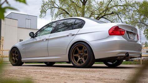 Infografika: Průřez zapojením a funkcí Auto/CH/LH v BMW E90