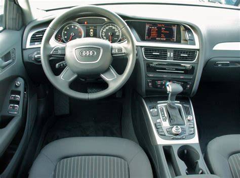Infografika: porovnání spotřeby motorů Audi A4 2009