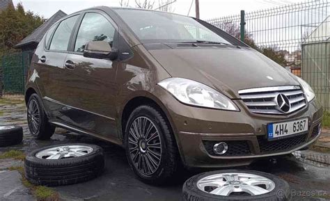 Exteriér Mercedesu-Benz Třídy A (W169) s důrazem na robustnější proporce druhé generace