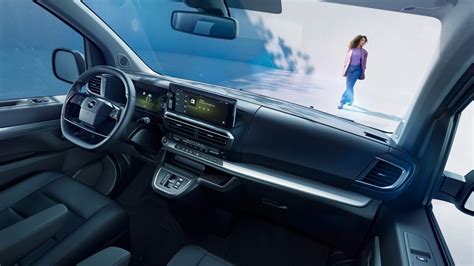 Umístění pojistkové skříňky v interiéru Opel Zafira Life