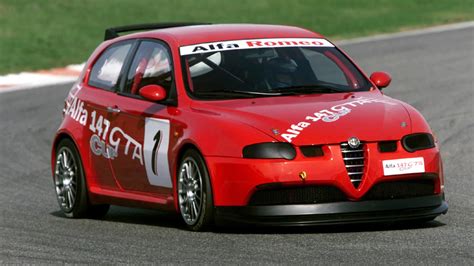 Infografika: Přehled komponentů výfukového systému Alfa Romeo 147 a jejich vliv na výkon