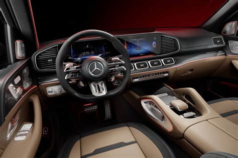 Detail interiéru Mercedesu GLE s důrazem na prostornost a kvalitní materiály