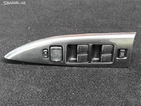 Ovládací panel elektrických oken na dveřích řidiče