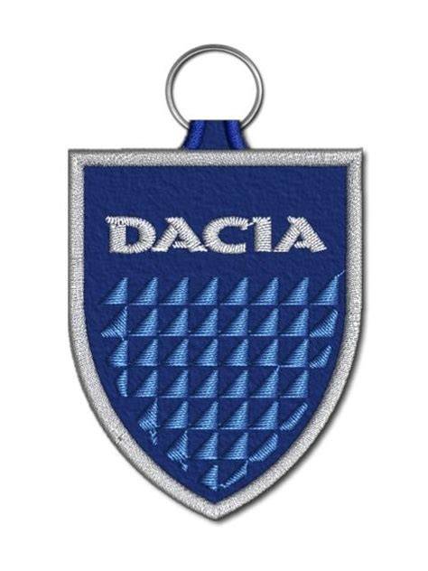 kličenka Dacia zblízka na krku osoby
