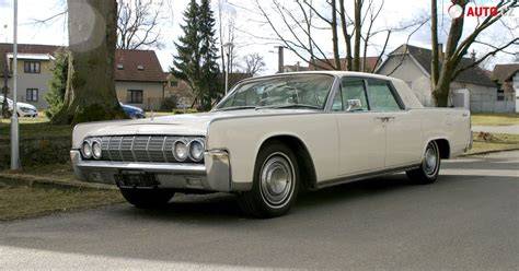 Americká klasická auta 60. let (Cadillac, Mustang, Charger)