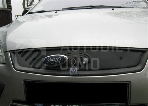 Detail přední masky chladiče Ford Mondeo II se zimní clonou