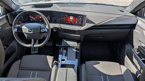 Interiér Astra Sports Tourer s inteligentní podlahou kufru