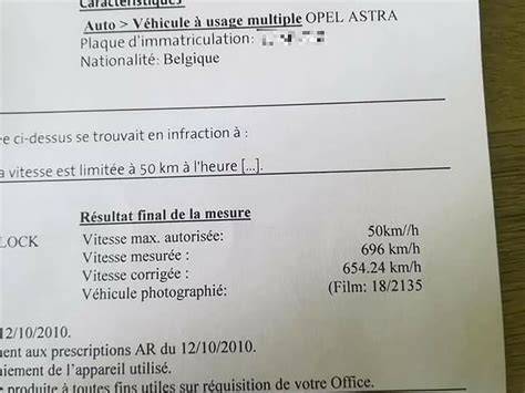 Schéma vyobrazení montážních poloh na střechu Opelu Astra včetně roztečí a krycí lišty