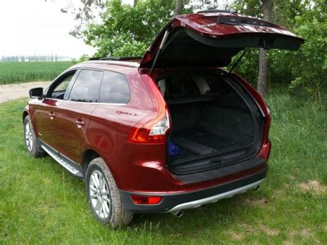 Volvo XC60 kufr s upnutou úložnou sítí