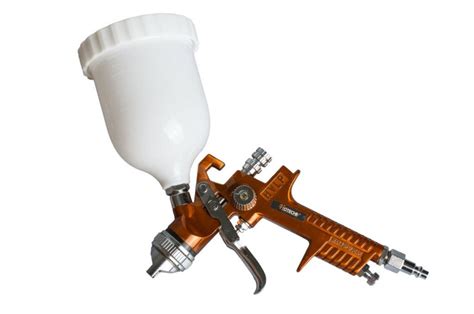 Ilustrační foto lakovací pistole se sprejem