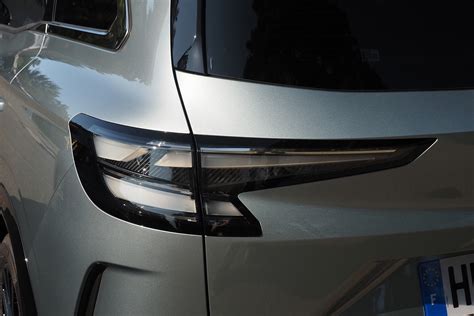Přední část nového Renault Espace s modernizovanou maskou a světly