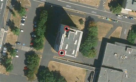 Ilustrace umístění radarů a kamer v přední části vozu