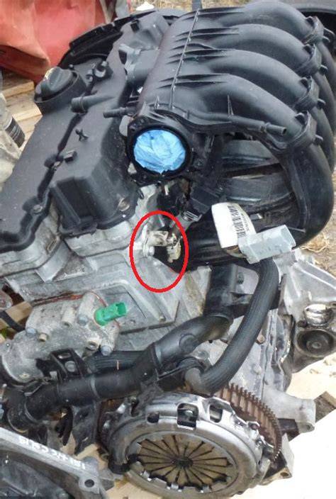 umístění snímače vačkového hřídele na motoru - schéma