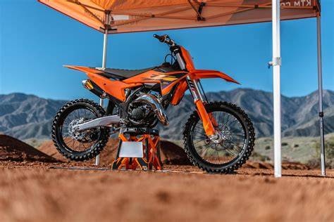 Infografika: Rozměry pneumatik KTM 125 SX a doporučené profily Mid-Soft vs Mid-Hard