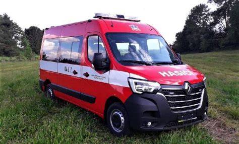Infografika srovnání uspořádání dopravních automobilů DA a DA-L1Z na podvozku Renault Master
