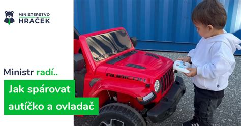 Ilustrační foto dětí hrajících si s elektrickým autíčkem