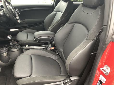 Schéma interiéru vozu s vyznačením sedadla a jeho možných nastavení