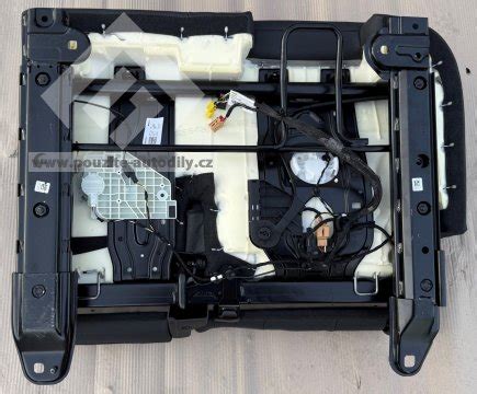 Schéma umístění a funkce opěrek hlavy (zadní sedadla Citroën C-Elysée)