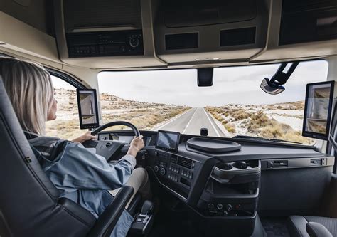 Infografika: Bezpečnostní funkce Volvo Trucks a prvky podpory řidiče