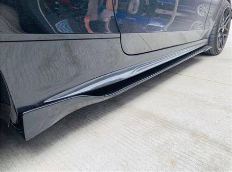 Infografika: Montáž difuzorů a bočních prahů na Mercedes třídy C W205