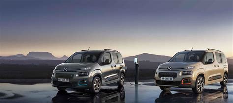 Design přední části nového Citroën Berlingo s výraznými stylovými prvky, vyšší kapotou a dvouúrovňovým světelným podpisem.