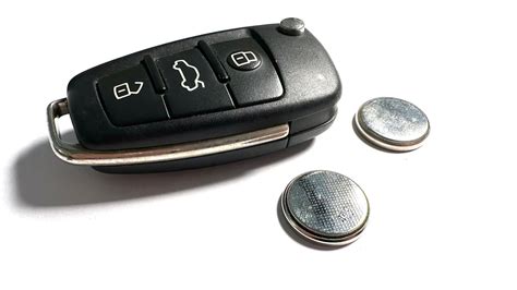 Ilustrace různých typů náhradních obalů klíčů pro Peugeot s vyznačeným počtem tlačítek