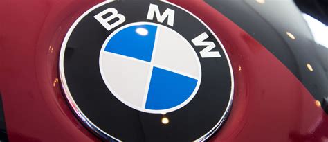 BMW logo a modro-bílé barvy ve vztahu k historii