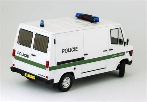 Model policijního Mercedesu 280D Transporter v měřítku 1:18