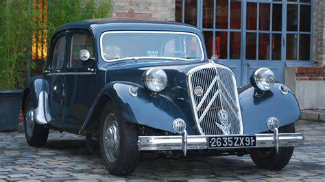 Citroën Traction Avant - přední pohon, samonosná karoserie