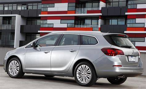 Astra J Sports Tourer bok