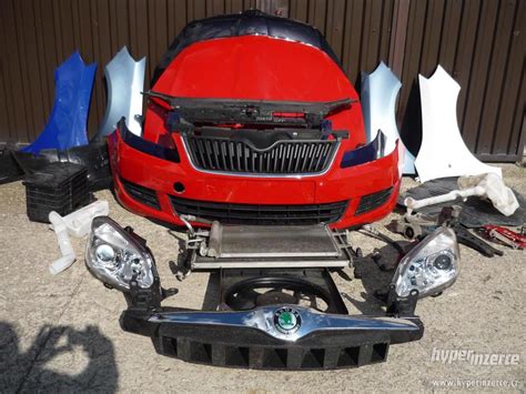 Detail přední masky po faceliftu Mercedesu-Benz Třídy R